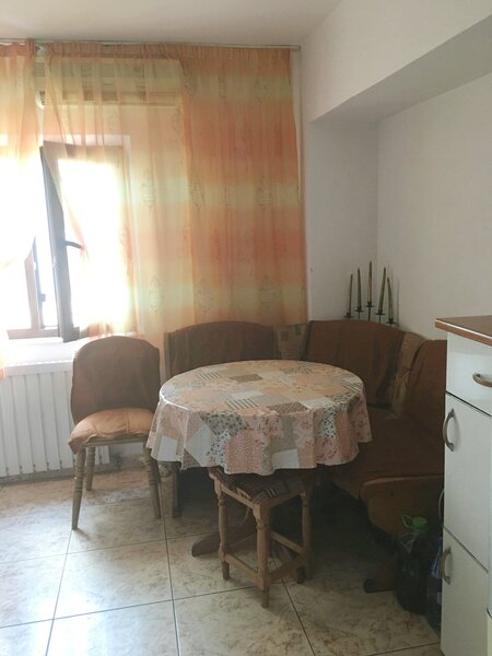 Piata Traian, apartament 4 camere mare si luminos, 2 bai, comision 0